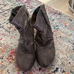 Report ankle boots, size 7.5